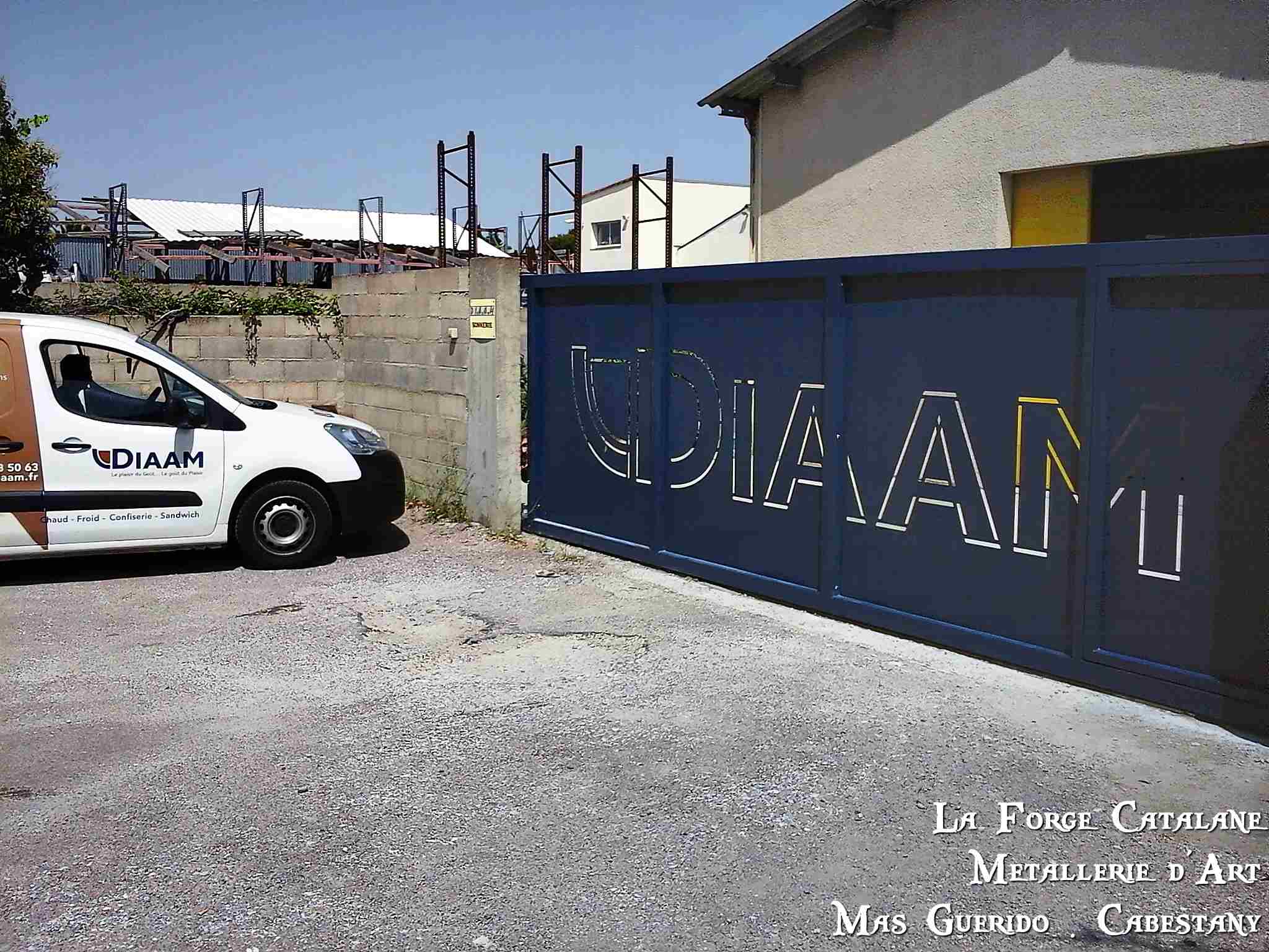 portail decoupe laser logo entreprise diaam pia forge catalane.jpg